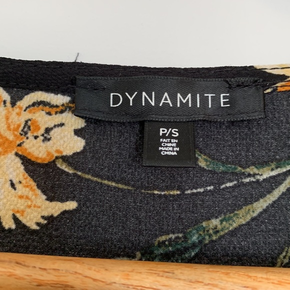 Dynamite Floral Blouse - Picture 2 of 4